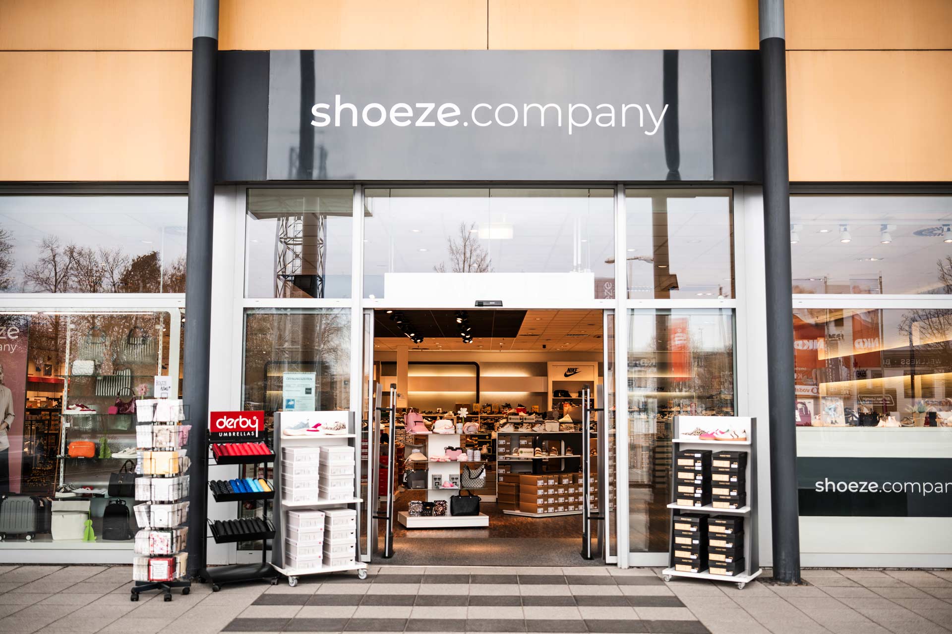 shoeze-company-ambient_02